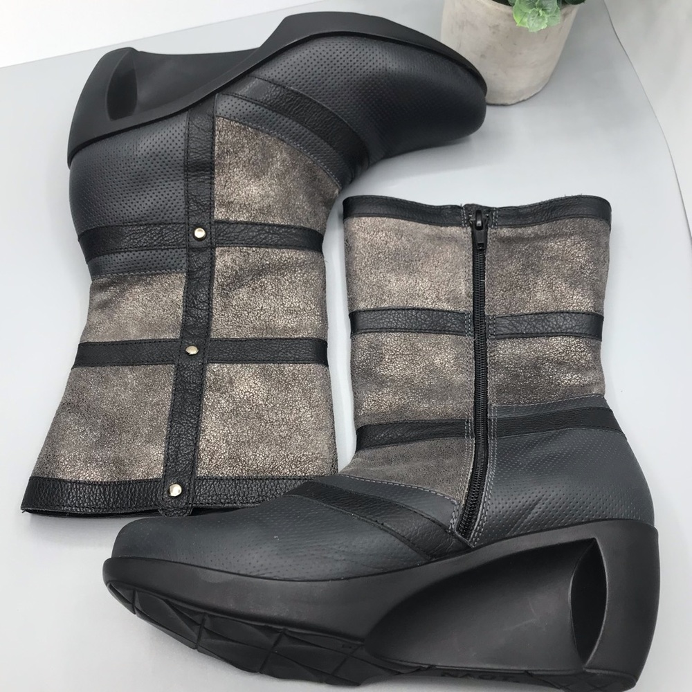 Naot black with metallic gold boots size 37 (US 6-6.5)
